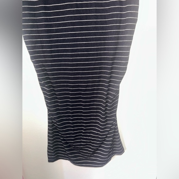 Isabel Maternity Black V-Neck Sheath Dress - Picture 4 of 5